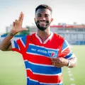 Atleta do Fortaleza critica atuação do Vitória: "Só chutão e lateral" imagem