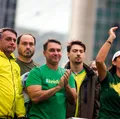 Bolsonaro escreve carta para apaziguar conflito entre Flávio e Michelle imagem