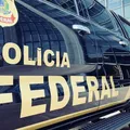 Avó é presa por utilizar neto de 13 anos em esquema de tráfico de drogas imagem