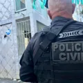 Homens fingem ser policiais para recuperar moto e atiram em duas pessoas na RMS imagem