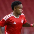 Atacante emprestado pelo Bahia sofre lesão no tornozelo e passa por cirurgia imagem