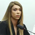 Erika Hilton desabafa sobre fim da escala 6x1: "Dor de uma bicha de balcão" imagem