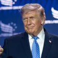 Trump baixa o tarifaço e Lula fica muito grato. A razão está na Quaest imagem