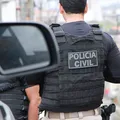 Homem é preso após agressão brutal e cárcere de companheira de de 74 anos imagem