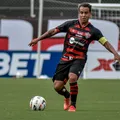 Ex-jogador do Vitória é preso por suspeita de violência doméstica imagem