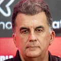 Presidente do Vitória detona arbitragem e garante representação na CBF imagem