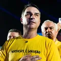 Flávio Bolsonaro recorre a influenciador após prejuízo com caso Master imagem