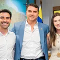 Flávio Bolsonaro é recebido por Junior e Cinthya Marabá na Bahia Farm imagem