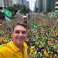 Flávio Bolsonaro lança funk do Pix após polêmica com EUA imagem