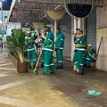 Garis cruzam os braços no São João do Pelourinho e lixo se acumula imagem