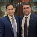Governo Trump defende novo tarifaço ao Brasil em carta a Flávio Bolsonaro imagem