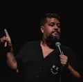 Humorista baiano leva show solo para cinco estados em nova turnê imagem
