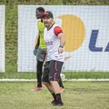 Ídolo do Vitória, Ramon projeta jogo decisivo e exalta trio ofensivo imagem