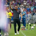 Jair enaltece "banco de reforços" e garante time ofensivo no Barradão imagem