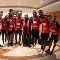 Lenda da Seleção Brasileira visita elenco do Vitória; veja fotos imagem