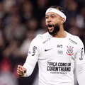 Memphis Depay acerta renovação com Corinthians após novela imagem