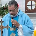 Vídeo: Missa é interrompida por tiroteio em Lauro de Freitas; entenda imagem