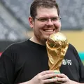CazéTV pode ceder transmissão para a Globo por campeonato europeu imagem