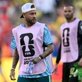 Neymar volta a treinar com a Seleção Brasileira após um mês de lesão imagem