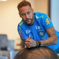 Neymar fica fora de treino e deve desfalcar o Brasil contra o Haiti imagem