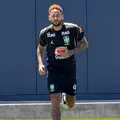 Neymar trabalha no campo em treino do Brasil; saiba atualizações imagem