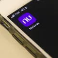 Nubank envia aviso de cancelamento de conta para clientes por engano imagem