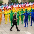 Nus e pintados: centenas participam de obra de Spencer Tunick na Espanha imagem