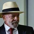 Oposição reage após Lula fazer gesto obsceno em evento no Planalto imagem