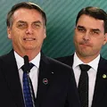Campanha de Flávio esconde sobrenome do pai em material de campanha imagem