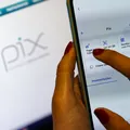 Pix caiu no Brasil? Clientes de bancos relatam falha em serviço imagem