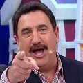 Ratinho rebate denúncia após acusação de homofobia: “Cara de v*ado” imagem