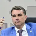 Flávio Bolsonaro diz que fez duas filhas para cuidarem dele na velhice imagem