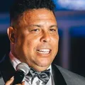 Ronaldo Fenômeno se rende a Messi e o elege como melhor da história imagem
