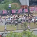 Vídeo: torcedor do Bahia é espancado e morto antes do BaVi em Salvador imagem