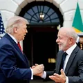 Trump garante a Lula que EUA ficarão fora das eleições brasileiras imagem