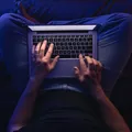 Tudo que se sabe sobre caso da professora vítima de deepfake sexual na Bahia imagem