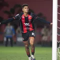 Vitória acerta compra em definitivo de Renê; veja detalhes imagem