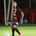 Vitória sobe o tom contra técnico do Palmeiras e defende Luan Cândido imagem