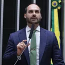 Eduardo Bolsonaro recebe liberação de Trump para morar nos EUA