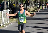 "Vencer desafios exige saúde": dentista corre 50 km aos 50 anos