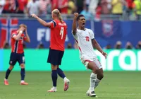 Bellingham decide e Inglaterra elimina Noruega na Copa do Mundo