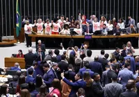 Câmara aprova em dois turnos fim da escala 6x1 e fixa jornada máxima de 40h imagem