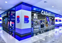 Casas Bahia mantém descontos após fechar lojas e vende celular por R$ 200
