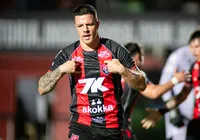 Com gol de Kayzer, Vitória vence o Vasco e faz nova vítima no Barradão