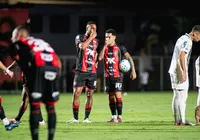 Com VAR polêmico, Vitória tem dois expulsos e perde para o Palmeiras