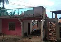 Criança fica soterrada após desabamento de casas em Pirajá imagem