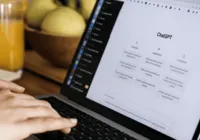 OpenAI lança ChatGPT para adolescentes com novas proteções