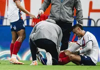 Entenda a situação de Kike após deixar jogo do Bahia lesionado imagem