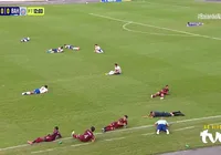 Enxame de vespas paralisa final do Baianão Sub-20; veja imagens