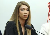 Erika Hilton desabafa sobre fim da escala 6x1: "Dor de uma bicha de balcão" imagem